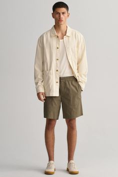 Olive Shorts Outfit Men, Beige Overshirt Men Outfit, Autumn Shorts Outfit, Gum Sole Sneakers Outfit, Beige Sneakers Outfit Men, Green Shorts Outfit Men, Beige Sneakers Outfit, Beige Shorts Outfit, Gum Sole Sneakers