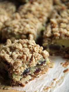 an oatmeal crumbled dessert is cut in half