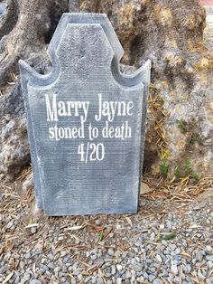 Tombstone Door Decorations, Funny Rip Gravestones, Tombstone Sayings Halloween, Diy Tombstones Halloween Sayings, Headstone Ideas Halloween, Funny Halloween Gravestones, Halloween Gravestones Sayings, Halloween Headstone Sayings