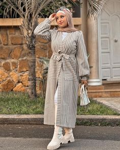 Muslim Fashion Dress, Hijab Outfit, Winter Fashion Outfits, Muslim Fashion, Winter Outfits, Winter Fashion, Fashion Dresses