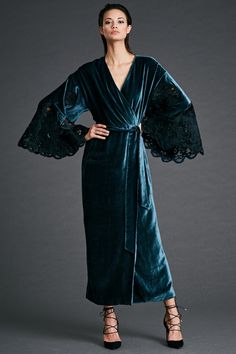 Velvet Slip Dress, Dennis Basso, Mode Abaya, Elegante Casual, Abaya Fashion, Kimono Fashion, Fashion 2017