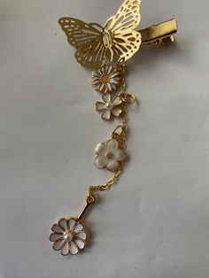 White and gold butterfly hair clip. Can be worn on any hair types from locs to straight hair.  Very pretty. Pretty Hair Clips, Pretty Barrettes, Gold Butterfly Hair Accessories, Gold Butterfly Hair Clips, Tiny Butterfly Hair Clips, Metal Butterfly Hair Clips, Butterfly Gold Hair Clip, Gold Butterfly Claw Clip, Butterfly Hair Clip