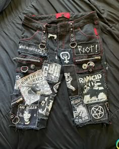 Crust Punk Shorts, Patch Shorts Punk, Punk Utility Belt, Crust Shorts, Patch Pants Punk, Diy Punk Clothes, Alt Diy, Crust Pants, Summer Punk