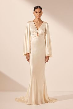 Satin White Maxi Dress, Slick Wedding Dresses, Wedding Dresses For Over 50, Kimono Wedding Dress, Shona Joy La Lune, Maternity Bridal Gowns, Cream Dresses, Dream Proposal, Gaun Abad Pertengahan