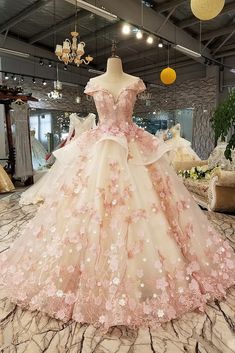 Proncess Dress, Ballroom Extravaganza, Sweet 16 Ball Gown, Fluffy Dresses, Sweet 16 Ball, Wedding Fits, Lace Princess Wedding Dresses, Quinceañera Ideas, Ball Room