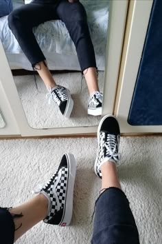 Vans Old Skool Platform Outfit Women, Black Platform Vans Outfit, Old Skool Checkered Vans Outfit, Vans Old Skool Outfit Women Casual, Old School Vans Outfit, Vans Platform Outfit, Old Skool Vans Outfit, Black Platform Vans