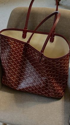 Red Goyard Tote, Goyard Bag Aesthetic, Goyard Aesthetic, Red Goyard, Goyard Tote Outfit, Goyard Tote, Trendy Bags, Goyard Bag