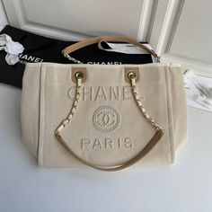 GG Fashion - CHL Bags - 258 A+ Excellent Quality copies; Contact us if you've any questions in your mind. Japan Bag, Ootd Spring, Osaka Japan, Chanel Bags, Bag Fashion, Luxury Items, Osaka, Satchel Bags, Wallet Men