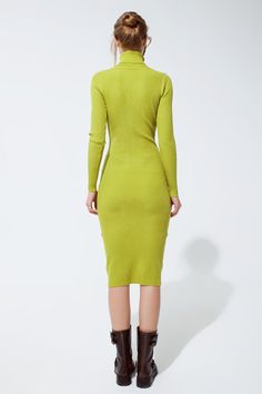 Step into a world of elegance and comfort with our Elegant Serenity Green Midi Dress. This timeless piece, designed with a sophisticated turtle neck, is the perfect addition to your wardrobe, providing both style and warmth. Model’s Size Guide: Our stunning model showcases this dress in a size S, with her graceful height of 5'10'' and measurements of 31-23-35. The dress is crafted to provide a true-to-size fit, ensuring a flattering and comfortable wear for all. Premium Fabric Blend: Made from a Turtleneck Midi Dress, Maxi Knit Dress, Green Midi Dress, Daily Style, European Designs, Turtle Neck Dress, Versatile Dresses, Long Sleeve Bodycon, Shades Of Purple