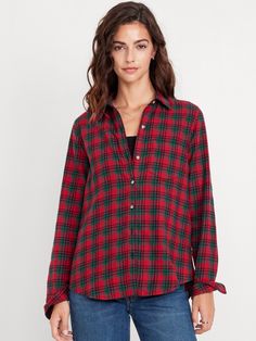 spread collar long sleeves buttoned cuffs button front patch chest pocket curved hem plaid print relaxed fit hits at hip models are approx.  5'9" and wear sizes s (4), l (12), and xl (18)machine wash according to the care instruction label  . Best Holiday gift for Women , perfect Shirts for Christmas! Women Flannel, Womens Flannel Shirt, Pajamas Gift, Family Maternity, Family Pajamas, Old Navy Women, Plaid Print, Green Plaid, Big And Tall