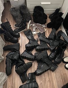 Black Opiumcore, Creepy Cute Fashion, Demonia Shoes, Gothic Shoes, Punk Outfits, Aesthetic Shoes, Alt Fashion, Goth Outfits, Crazy Shoes