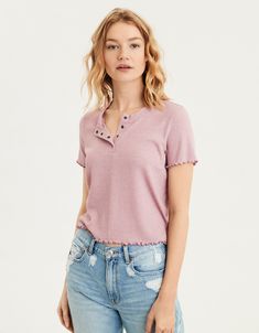 American Eagle Jeans Ripped, Hoodies Graphic, Short Sleeve Henley, Fall Shirts Women, Free Jeans, Fashion Wishlist, American Eagle Shorts, Love Live, Women's T Shirts