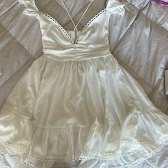 Size M White Never Worn Hoco Dress Flowy, Dresses Lucy In The Sky, Lucy In The Sky Dress, Etsy Vintage Clothes, Hoco Dresses Flowy, 27th Birthday, Lucy In The Sky, Dress Flowy, Clothes Shopping