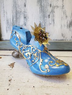 Repurposed Shoes, Antique Blue Paint, Steampunk Choker, Shoe Cobbler, Make Shoes, Vintage Rhinestone Jewelry, Wooden Shoe, Upcycled Art, Shoe Last