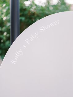 there is a sign that says baby shower on it