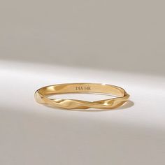 Twist Wedding Band Ring Womens Simple Mobius Band - Etsy Plain Rings Gold For Women, Band Couples, Minimal Wedding Band, Simple Ring Band, Plain Gold Wedding Bands, Fiance Ring, Braided Ring Band, Wedding Band Men, Mobius Ring