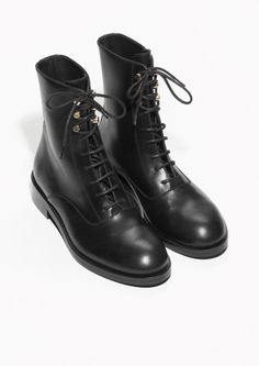 Lace Up Boots Outfit Ankle, Lace Up Boot Outfit, Black Boots Outfit, Black Lace Up Boots, Minimalist Shoes, Ankle Boots Flat, 가을 패션