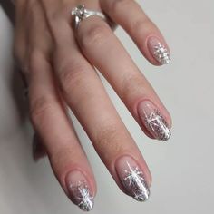 40 Dazzling New Year's Nail Ideas to Welcome 2024