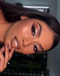 Make Kardashian, Make Chique, Makeup For Black Outfit, Make Prata, Make Com Glitter, Makeup Expiration, Festival Eye Makeup, Makeup Social, Birthday Makeup Looks