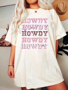 Get country in our new Comfort Colors Howdy Tshirt. This fun design is a great way to celebrate your favorite country music concert or local rodeo. This  boho western shirt is slightly distressed and oversized, providing you with trendy style and comfort for that cowgirl aesthetic. Our western graphic tees are a great addition to any trendy wardrobe for whenever you need just a pinch of cuteness. * Ultra soft * Distressed design * Pre-shrunk * Universal fit * True to size * DTG Printing * Brand - Comfort Colors Refunds/Exchanges: * No Cancellations * No returns/exchanges * All sales are final Sizing: Our graphic tees and sweatshirts are a true to size standard unisex fit. For an oversized look, please size up. For a TShirt dress fit, we recommend sizing up at least two sizes. Please overse San Jose, Trendy Tshirts Graphic Tees Design Women, Western Tshirt Designs, Western Tshirt Dress, Cute Western Shirts, Cowgirl Tshirt, Western Tshirt, Howdy Shirt, Country Concert Shirts