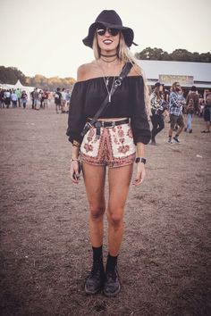 Really like this outfit Kitchen Pinup, Moda Coachella, Boho Chique, Look Festival, Boho Mode, Fest Outfits, Festival Trends, Mode Hippie, Estilo Hippie