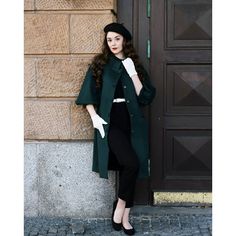 A unique design puff sleeves wool étoffe coat Style Turtleneck, Handmade Buttons, Natural Line, Snap Fasteners, Color Blending, Wool Coat, Puff Sleeves, Timeless Pieces, Puff Sleeve