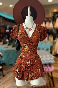 Flower Print Fabric, Cowgirl Dresses, Casual Wear Dress, Peaky Blinders, Mode Style, Amelie, V Neck Dress, Print Fabric, Ruffle Dress