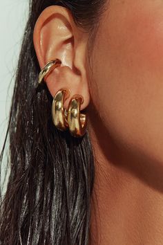 The pair to swear by. Sleek and sculptural - even in its lobe-hugging minutiae. Our gold-filled tube huggies are the most versatile earring you’ll ever own. Stack with hoops, cuffs or studs, wear just as accent pieces, or double up with our sterling silver version for a modern touch of tonal duality. Jewelry Collection Handcrafted in Brazil 18k Gold Filled Thickness: 7mm Diameter: 1" Weight: 0.20 oz Waterproof Hypoallergenic Gold Hoop Earrings Outfit, Gold Earrings Aesthetic, Stack Jewelry, Dope Jewelry Accessories, Stone Accessories, Stacked Earrings, Gold Ear Cuff, Stacked Jewelry, Jewelry Lookbook