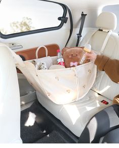 Multifunctional Car Seat Back Storage - Momorii Products That Make Life Easier, Baby Car Organization, Back Seat Car Decor, Road Trip Car Organization, Cute Things For Your Car, Car Organizer Ideas, Car Organization Kids, Organize Car, Car Organization Ideas