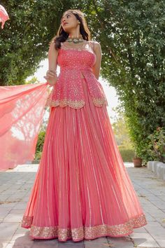 Top And Lehenga, Function Dresses, Zardozi Work, Long Gown Design, Lehenga Designs Simple, Anarkali Dress Pattern, Gaun Fashion, Long Dress Design, Embroidered Lehenga