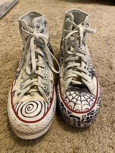 Converse Doodles Grunge, Converse Inspo Drawing, Spiderweb Converse Drawing, Converse Drawings On Shoes, Stuff To Draw On Shoes, Spider Webs On Converse, Decorated Converse Ideas, Customized Converse Ideas, Converse Art Ideas