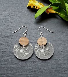 Floral Engraved Acrylic Earrings - Etsy Canada Laser Engraved Earrings, Wood Jewelery, Laser Cut Wood Earrings, Engraved Acrylic, Engraved Earrings, Laser Cut Jewelry, Laser Cut Earrings, Printed Jewelry