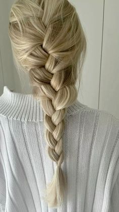 #hairstylist #hairstyle #blondehaircolor Matilda Djerf Hair, Concert Hairstyles, Bow Hairstyle, Hair Techniques, Matilda Djerf, Honey Blonde Hair, Ribbon Hairstyle