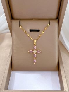 Rosa  Collar  Acero Inoxidable   Embellished Catholic Necklace Gold, Rose Gold Cross Necklace, Quince Jewelry Gold, Pink Cross Necklace, Bible Jewelry, Tiny Cross Necklace, Dope Jewelry Accessories, Pretty Jewelry Necklaces, Body Jewelry Piercing