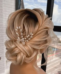 Hairstyles/ hair Colours/ braids/ updos/wedding hairstyles /hair accessories Medium Hair Up, Bridal Hair Tutorial, Wedding Hairstyle Ideas, Romantic Curls, Bridal Hair Buns, Bridal Hair Inspiration