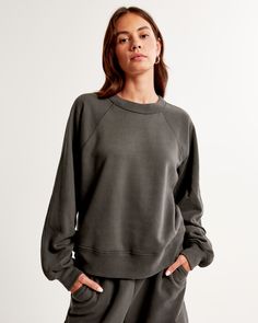 Comfy sweatshirt in our Soft A&F fleece fabric, featuring a slightly longer length, crew neckline and banded hem and cuffs. Plain Sweatshirt, Work And Travel, Bra Dress, Comfy Sweatshirt, Women Essentials, Crew Sweatshirts, Sweatshirt Designs, Hoodie Top, Grey Sweatshirt