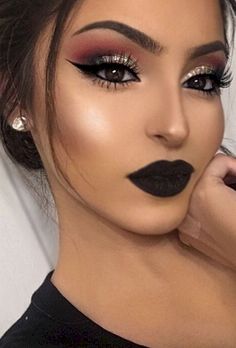 Winter Make Up, Halloweenský Makeup, Prom Makeup Looks, Black Lipstick, Winter Makeup, Latest Makeup, Dark Makeup