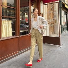 EJ (@elborn_doris) • Instagram photos and videos French Lifestyle Parisian Chic, French Style Parisian Chic, Style Parisian Chic, French Style Clothing, 2020 Street Style, Chic French Style, French Women Style, New York Street Style, Street Style Grunge