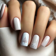 21+ pomysłów na paznokcie świąteczne i inspiracji na 2024 rok – Sober Alley Nail Ideas Christmas White, Christmas Nail Ideas Square Short, Small Nails Ideas Winter, Short Christmas Nails Simple White, Christmas White Nails Snowflakes, Chic Christmas Nails Simple, White Reindeer Nails, Cute Winter Nails Designs, Crismas Nails Short