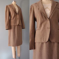 Vintage mod skirt and blazer set in nutmeg brown color. Soft woven wool blend blazer and midi skirt set. Circa 1960s Fits like medium: blazer: 16" shoulders 38" bust 23" length 23" sleeves skirt: 30" waist 40" hips 26" length Condition: excellent! Blazer And Midi Skirt, Skirt And Blazer Set, Ensemble Blazer, Mod Skirt, Womens Suits, Mod Vintage, Brown Skirt, Blazer Set, Brown Skirts