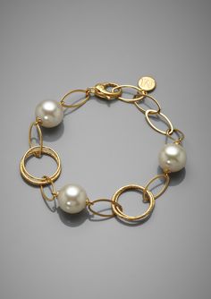 pearl and gold circle links قلادات متدلية, Circle Chain, Gold Circle, Handmade Wire Jewelry, Shopping Travel, Girly Jewelry, Gold Jewelry Fashion, Jewelry Projects, Crystal Bracelets