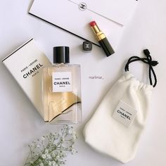 Travelling Paris, Perfume Recommendation, Fall Perfume, Amber Oil, Flat Lay Photography, Beauty Hacks Video, Chanel Paris, Favorite Scents