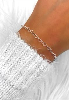 Simple Bracelets Silver, Silver Bracelets Dainty, Silver Dainty Bracelets, Silver Jewelry Hearts, Trending Silver Jewelry, Cute Silver Bracelets, Silver Heart Bracelet With Charms