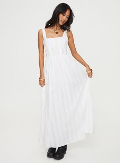 Lorinda Maxi Dress White Long White Bodycon Dress, White Maxi Sundress, Plain White Dress, White Dress Winter, Stylish Maxi Dress, Maxi Dress White, Brunch Dress, White Bodycon Dress, Shop White Dresses