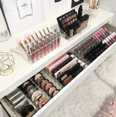 Vanity Collections, Organized Makeup, Ikea Malm Dressing Table, Diy Makeup Organizer, Malm Dressing Table, Rangement Makeup, Penyimpanan Makeup, Makeup Drawer Organization, Makeup Organization Diy