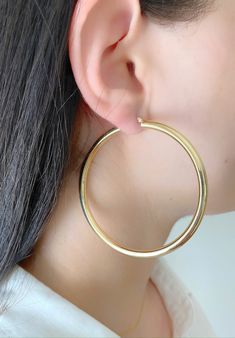 Beautiful 14k Yellow Gold Classic Hoop Earrings. These Classic Earrings Can Be Worn In Any Activity, Including Shower and Pool. Perfect Gift To Give To Yourself To Someone Special. ...All Jewelry Is New And Inspected For Quality Assurance... Item Detail: Metal: 14k yellow gold Width: approx 3.7-4mm Length: 2.5 Inches Closure: snap closure Thank You For Taking The Time To Look At My Shop. I Hope You Enjoyed My Pieces As Much As I Enjoyed Creating Them For You. Classic Round Hoop Earrings Pierced, Gold Hoop Earrings Aaa Quality, Luxury Tarnish Resistant Round Hoop Earrings, Classic Small Hoop Earrings Aaa Quality, Aaa Quality Small Hoop Classic Earrings, Fine Jewelry Hoop Earrings, Polished Round Hoop Earrings For Wedding, Round Polished Finish Hoop Earrings For Wedding, Round Polished Hoop Earrings For Weddings