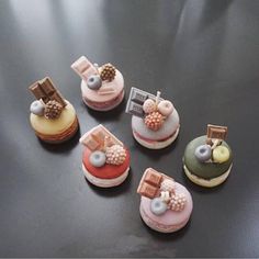 there are many small cakes that have been made to look like they are sitting on the table