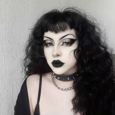 Gothic Everyday Makeup, Gothic Look Make Up, Traditional Goth Makeup 80s, Goth Trad Makeup, Blonde Trad Goth, Goth Selfie Ideas, Big Eyeliner Goth, Goth Makeup With Glasses