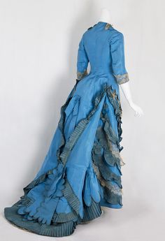 Victorian Clothing at Vintage Textile: Taffeta bustle dress from the Lincoln Hill estate, 1870s 1870s Fashion, Afternoon Dress, Antique Dress, Retro Mode