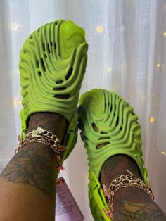 Crocs Fashion, High Heels Black, Trendy Shoes Sneakers, Pretty Shoes Sneakers, Fresh Shoes, Hype Shoes, Shoe Inspo, Girly Shoes, Aesthetic Shoes